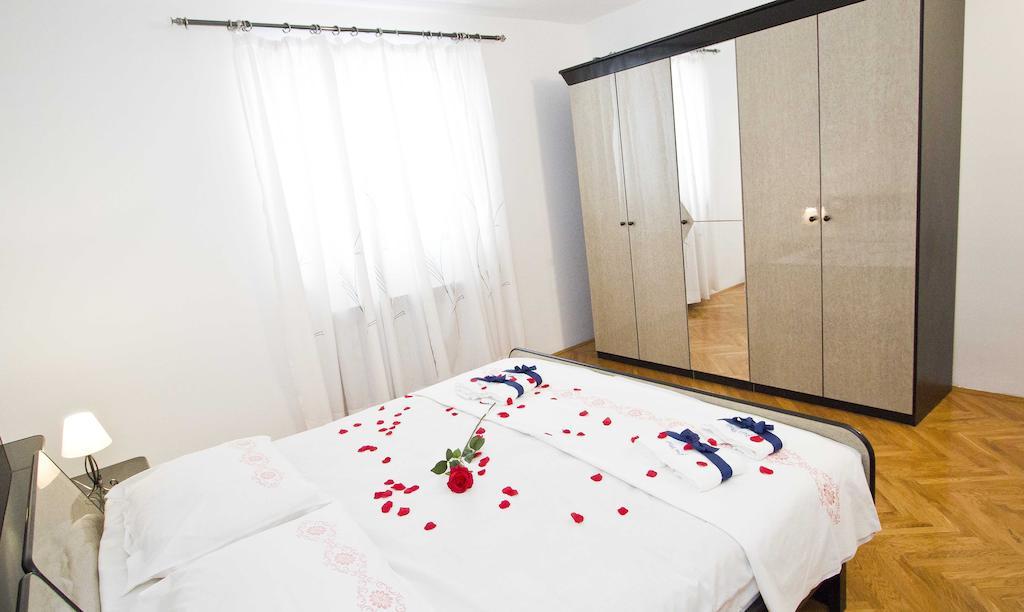 Apartment Pcelica Maja Подстрана Стая снимка